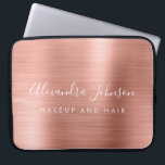Capa Para Notebook Rosa Dourado - Empresa do Monograma Metálico Cor-d<br><div class="desc">Rosa moderno Dourado - Blush Pink Girly Make Up and Hair Beauty Salon Faux Metálico Ilegante Ilegante Monograma Laptop Bag ou Promocional de Capa (promo). Este gabinete de computador profissional de classe pode ser personalizado para incluir seu nome de assinatura de script monograma e sua profissão ou posição de cargo....</div>