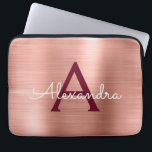 Capa Para Notebook Rosa Rosa Rosa Rosa Dourada Burgundy Monograma Sta<br><div class="desc">Cor-de-rosa e Rosa Dourado-brilhante - Capa de monograma elegante de folha metálica de aço inoxidável Dourada e brilhante. Esta capa pode ser personalizada para incluir seu nome inicial e próprio.</div>