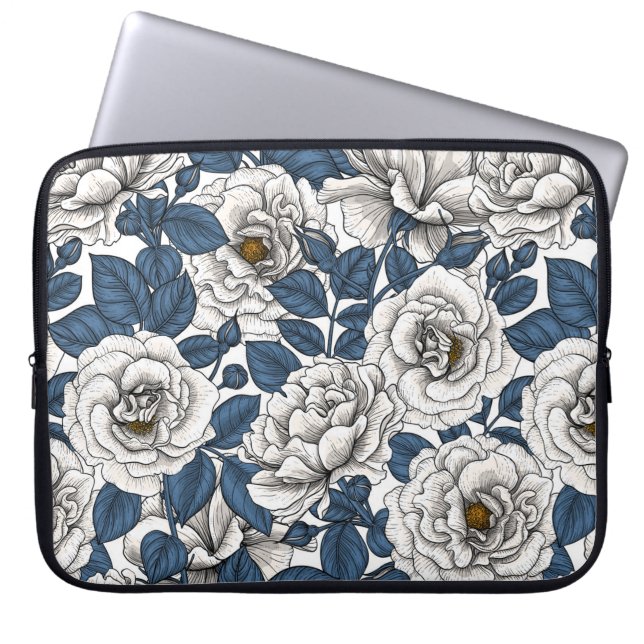 Capa Para Notebook Rosas brancas com folhas azuis em branco (Frente)