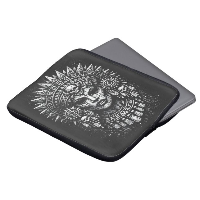 Capa Para Notebook Sacerdotisa Coroada com Caveira — por BurnsInHell (Frente Topo)