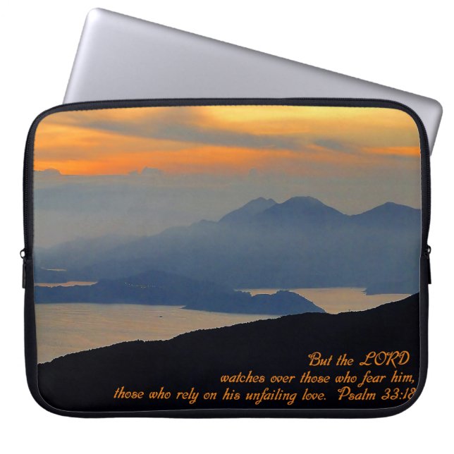 Capa Para Notebook Salms 33:18 Inspirational (Frente)