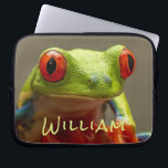 Capa Para Notebook Sapo tropical com nome curto de olhos vermelhos<br><div class="desc">Os amantes dos sapos ficarão entusiasmados com este sapo de árvores tropicais de olhos vermelhos da Costa Rica,  com um corpo brilhante e olhos vermelhos. Você pode facilmente personalizar com um nome. Há outra versão com texto menor disponível para nomes maiores. Foto tirada em Alajuela,  Costa Rica.</div>