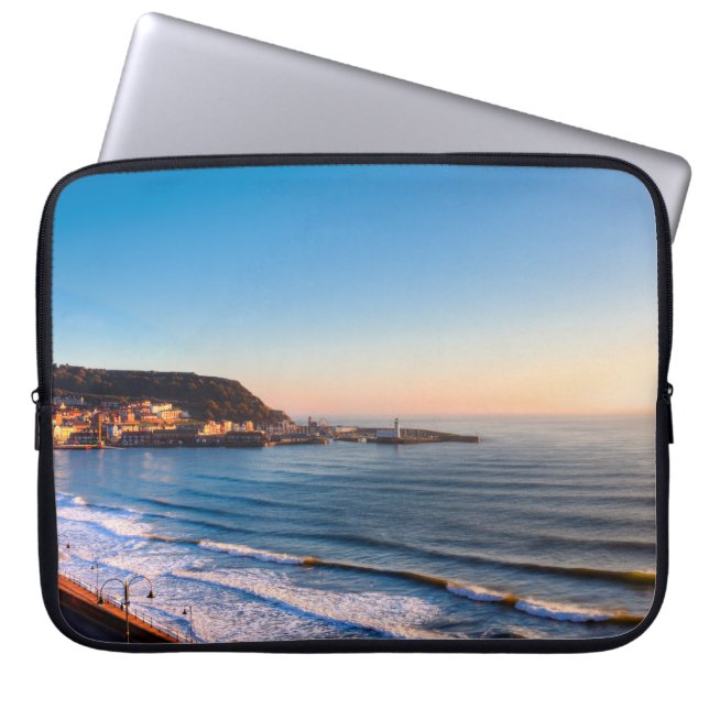 Capa Para Notebook Scarborough Coastline (Frente)