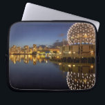 Capa Para Notebook Science World e CBD refletidos em False Creek,<br><div class="desc">COPYRIGHT David Wall / DanitaDelimont.com| CN02 DWA0002.jpg| Science World e CBD refletidos em False Creek,  Vancouver,  British Columbia,  Canadá</div>