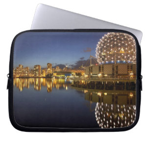 Capa Para Notebook Science World e CBD refletidos em False Creek,