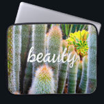 Capa Para Notebook Script de Beleza de Fotografia Bem Suculta dos Cac<br><div class="desc">Os cactos prosperam nas condições mais duras do deserto. Sonho com os dias ensolarados e a beleza de um jardim de verão sempre que se usa esta espantosa bolsa de laptop de neoprene fotográfica. Esta bolsa de laptop tem três tamanhos: 15", 13" e 10". Faz um presente de excelente para...</div>