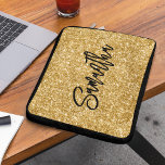 Capa Para Notebook Script Dourado de Pincel Preto com Brilho<br><div class="desc">Crie a sua própria cintilação de ouro de luxo de fax com nome ou monograma. Personalize o estilo e o tamanho da caligrafia do script de pincel preto. Mover,  duplicar ou eliminar o gráfico de faísca faux.</div>