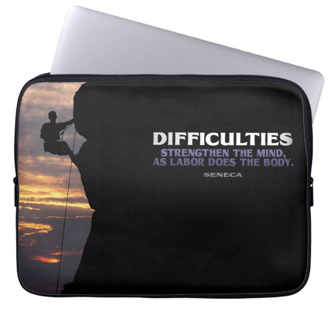 Capa Para Notebook Sêneca Inspirational Cote "Dificuldades" (Frente)