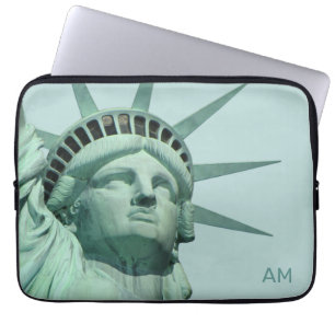 Capa Para Notebook Senhora Liberdade e Monograma em Azul Claro