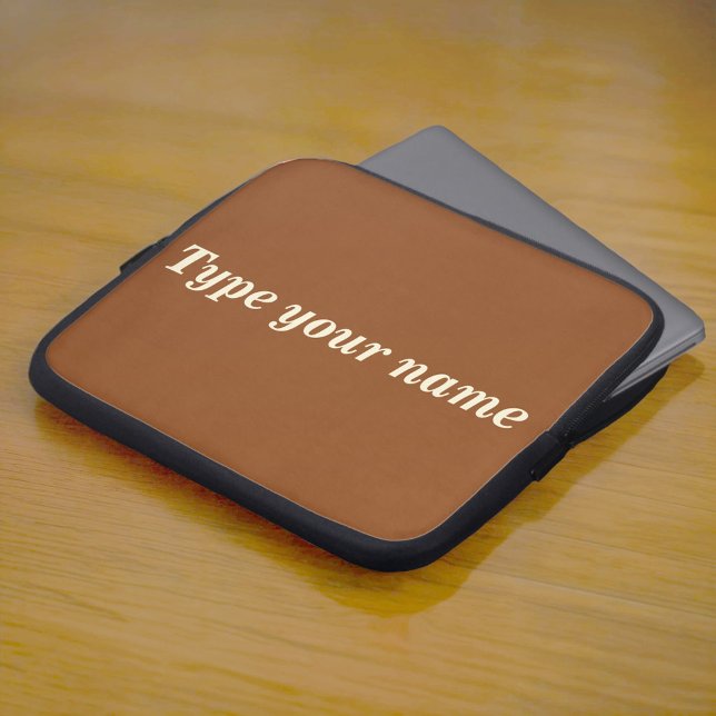 Capa Para Notebook Seu Nome na Capinha de Laptop Marrom (Brown laptop sleeve with your name)