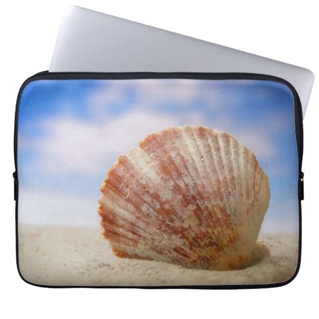 Capa Para Notebook Shell sustentado na areia (Frente)