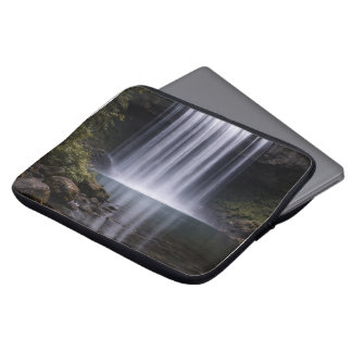 Capa Para Notebook Silent Forest Waterfall – Calm Nature Landscape