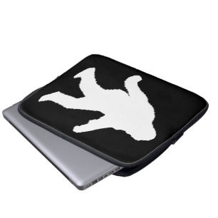 Capa Para Notebook Silhueta De Asquatch Branco Para Fundo Escuro