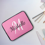 Capa Para Notebook Simples Na moda Monograma Adicionar Seu Nome   Ini<br><div class="desc">Caixa de laptop com fundo rosa e primeiro e primeiro nome personalizado branco monograma.</div>