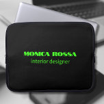 Capa Para Notebook Simples profissional Neon Verde Negra<br><div class="desc">Fundo Mínimo de Cor Soli Preta Limpo e bolsa de laptop moderna de fontes Neon Verde. Personalize para seu uso personalizado. Clique no botão "Personalizar" para alterar a cor de fundo, os estilos de fonte e a cor da fonte. Design clássico | Produto Elegante | Cores de tendências | Na...</div>