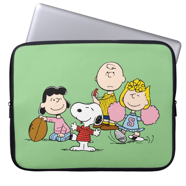 Capa Para Notebook Snoopy e Gang Play Futebol (Frente)