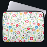 Capa Para Notebook Snoopy So Sweet Flower Pattern<br><div class="desc">Dê uma olhada neste design super fofo com o Snoopy em um brilhante padrão de jardim floral.</div>
