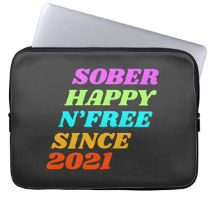 Capa Para Notebook Sóbrio feliz desde então (personalize o ano)