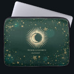 Capa Para Notebook Sol Dourado Celestial E Lua São Verdes<br><div class="desc">Sol e lua de ouro celestial,  e estrelas sobre fundo verde.</div>