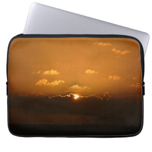 Capa Para Notebook Sol Por Trás Das Nuvens I Via Laranja
