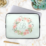 Capa Para Notebook Solo de Flor Rosa, Pastel, Monograma<br><div class="desc">Eleve o estilo do seu laptop com a nossa Bolsa de laptop de coroa de coroa roscada monogramada. elegância personalizada para raparigas e mulheres em qualquer lugar</div>