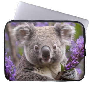Capa Para Notebook "Sonhando com o púrpura: uma coala em uma árvore d