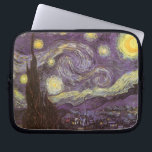 Capa Para Notebook Starry Night por Vincent van Gogh, Vintage Fine Ar<br><div class="desc">Starry Night (1889), por Vincent van Gogh, é um apos impressionismo de pintura paisagística de arte. Uma vista de uma cidade num vale à noite com as nuvens a girar, as estrelas a brilhar e uma bela lua ouro amarela. Foi pintado durante o dia pela memória e é o quadro...</div>