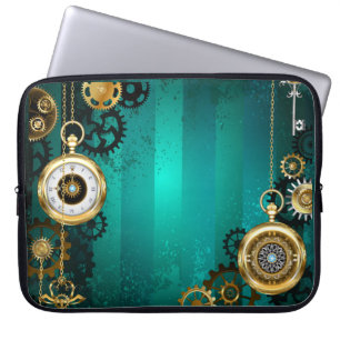Capa Para Notebook Steampunk Jewelry Watch em um fundo verde