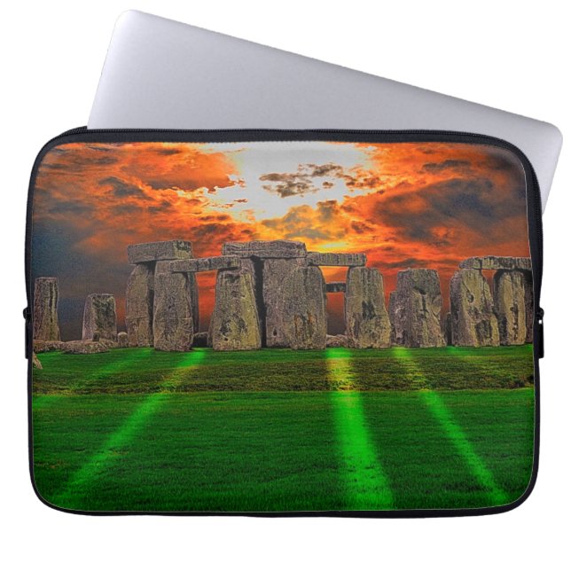 Capa Para Notebook Stonehenge Stones em Pé ao Sol (Frente)