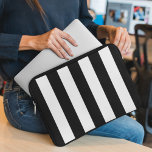 Capa Para Notebook Stripes Negras e Brancas, Padrões Strike, Linhas<br><div class="desc">Listras elegantes,  na moda e sofisticadas a preto e branco. Presente moderno e moderno,  perfeito para o amante das listras em sua vida.</div>