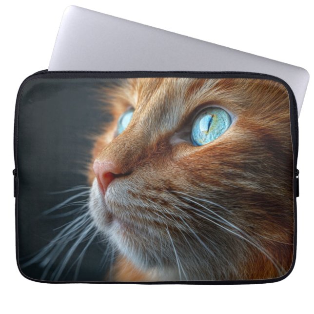 Capa Para Notebook Stunning Fluffy Ginger Cat Profile - Blue Eyed (Frente)
