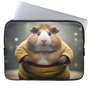 Capa Para Notebook "Sumo Squeakdown: O poderoso caçador de porcos da