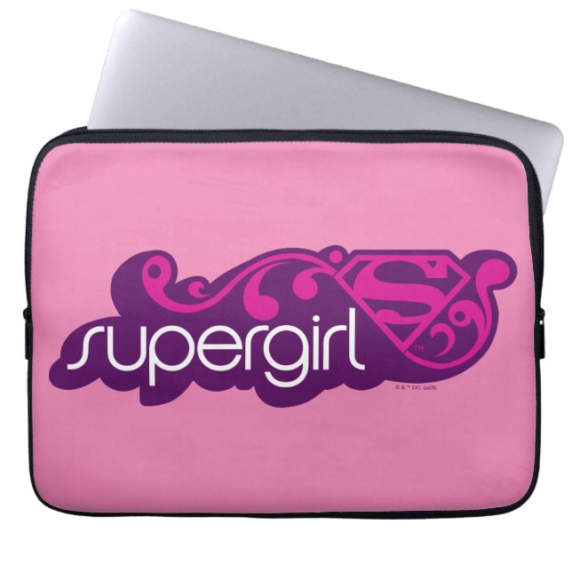 Capa Para Notebook Supergirl Groovy Name e S-Shield (Frente)