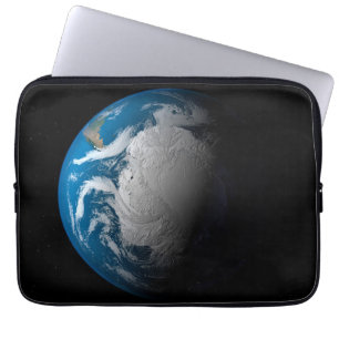 Capa Para Notebook Terra Inteira Mostrando Nuvens Simuladas Sobre A A