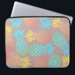 Capa Para Notebook teste padrão colorido tropical do abacaxi do verão<br><div class="desc">Teste padrão bonito do abacaxi.</div>