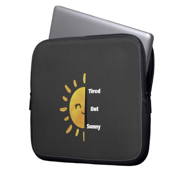 Capa Para Notebook Tired but Sunny ☀️ | Funny Summer Burnout  (Frente Esquerda)