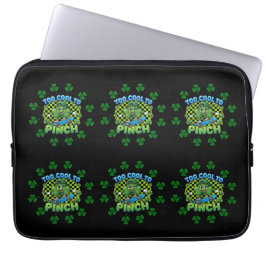 Capa Para Notebook Too Cool to Pinch Skateboard Shamrock St. Patricks