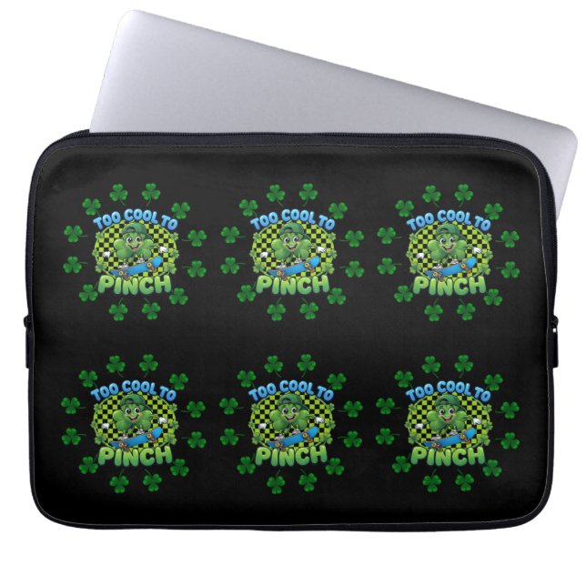 Capa Para Notebook Too Cool to Pinch Skateboard Shamrock St. Patricks (Frente)