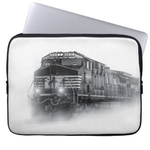 Capa Para Notebook Train Black and White train tracks