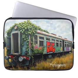 Capa Para Notebook Trem Abandonado Coberto de Hera e Grafite