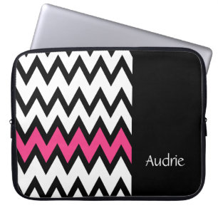 Capa Para Notebook Trendy Black and White Chevron Pink with Name