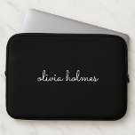 Capa Para Notebook Trendy Monograma | Nome do Script Preto Moderno<br><div class="desc">Um simples na moda personalizado design de monograma em uma tipografia informal escrita manual em preto e branco monocromático em greve. O monograma pode ser facilmente personalizado para fazer um design tão único quanto você! A tendência perfeita para o presente ou acessório de qualquer ocasião.</div>