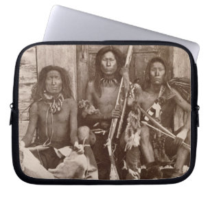 Capa Para Notebook Três indiano Braves, fotografado pelo inglês rea