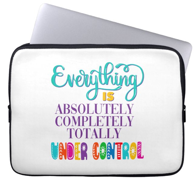 Capa Para Notebook Tudo Está Totalmente Sob Controle (Frente)