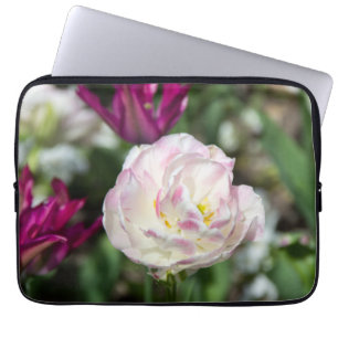 Capa Para Notebook Tulipas cor-de-rosa brilhantes num dia ensolarado