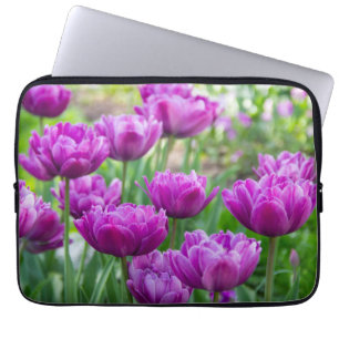 Capa Para Notebook Tulipas lilás brilhantes num dia ensolarado