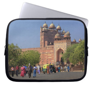 Capa Para Notebook Turistas em frente a Fatehpur Sikri, no