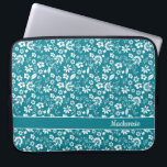 Capa Para Notebook Turquesa Flores Tropicais Teais Monograma<br><div class="desc">Bolsa de laptop Monograma das Flores Tropicais de Teal Turquesa. Fácil de personalizar com texto,  fontes e cores. Criado pelo designer Zazzle pro BK Thompson exclusivamente para Cedar e String; entre em contato conosco se precisar de assistência para o design.</div>