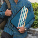 Capa Para Notebook Turquesa Personalizada Cinza Azul Teal  Amarelo St<br><div class="desc">Corante retro diagonal opre amarelo ostro, marfim, azul-turquesa pastel aqua e design de estrias de cinza num fundo azul-lacrimejo. Com a opção de personalizar ou personalizar com o monograma ou as iniciais de sua escolha. Belo, moderno e legal cobrir para o motif motif e motif motif, que gosta de arte,...</div>