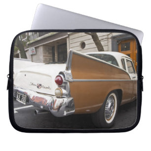 Capa Para Notebook Um carro clássico do Studebaker Silver Hawk estac